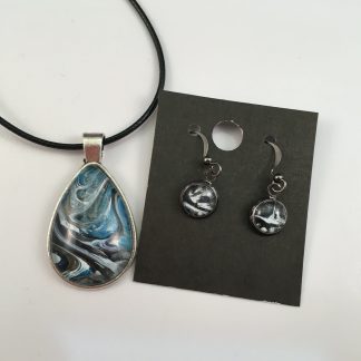 Ensemble # 32 - Collier et boucles d'oreilles