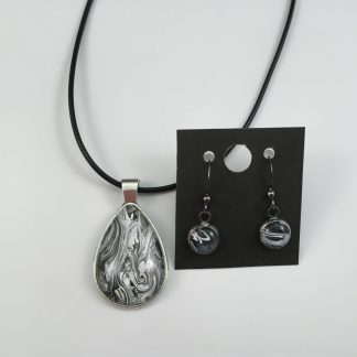 Ensemble # 81 - Collier et boucles d'oreilles