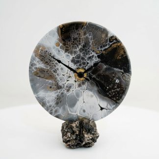 Horloge 8, accessoire décoratif fait main par Isabelle Boisvert