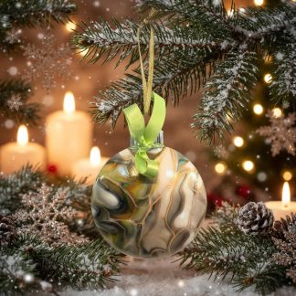 Boule de Noël #141, création faite à la main par Isabelle Boisvert