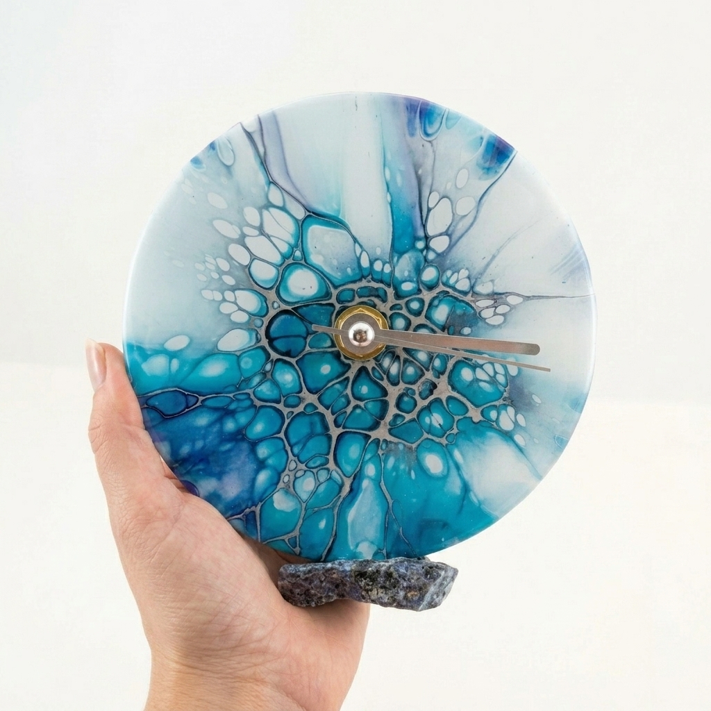 Horloge 12, accessoire décoratif fait main par Isabelle Boisvert — autre vue