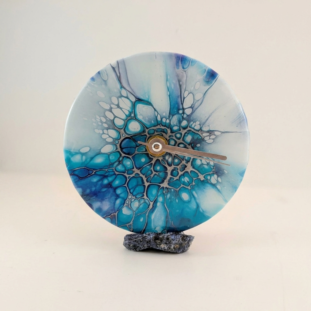 Horloge 12, accessoire décoratif fait main par Isabelle Boisvert